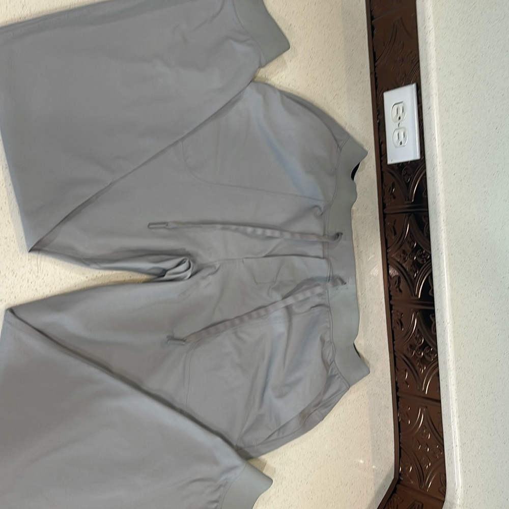 Lululemon joggers. Men sz Lg. Worn 1 X.